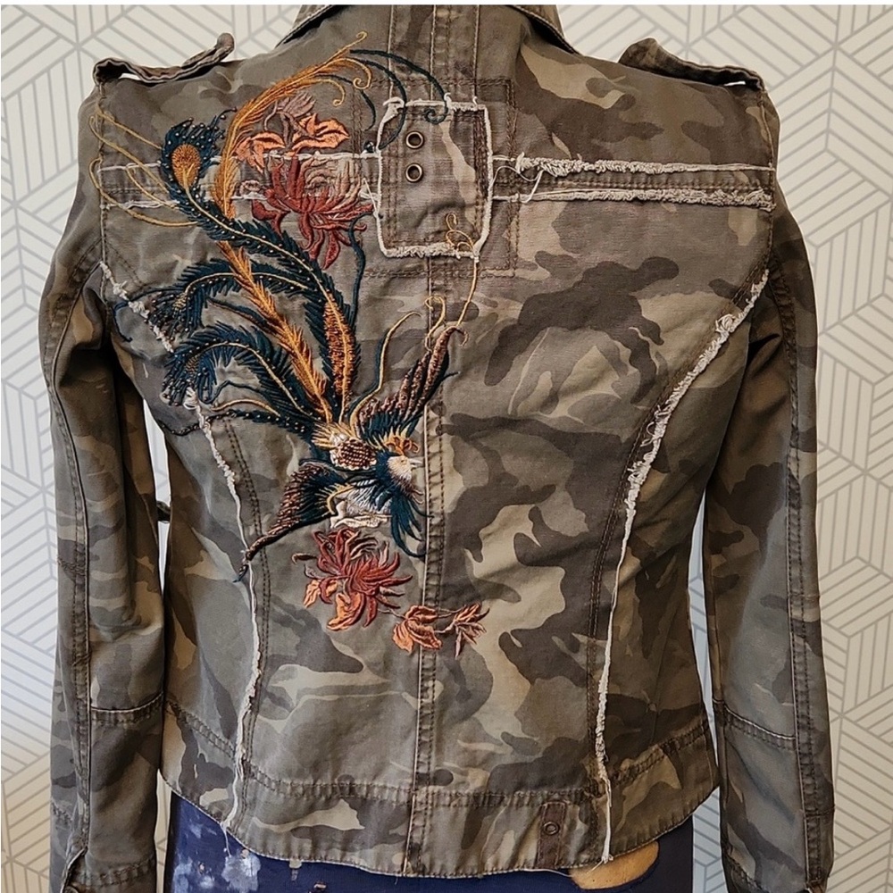 Embellished embroidered camo shirt, jacket